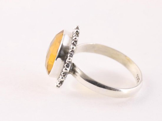 Ronde bewerkte zilveren ring met citrien afbeelding 2