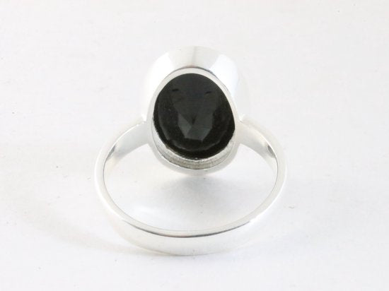 Ovale hoogglans zilveren ring met gefacetteerde onyx afbeelding 3