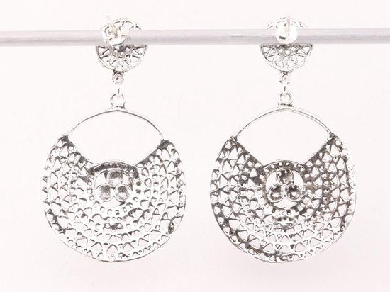 Grote ronde zilveren oorstekers met filigrein bewerking afbeelding 3