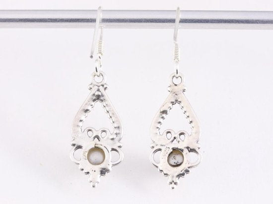 Fijne opengewerkte zilveren oorbellen met parel afbeelding 3