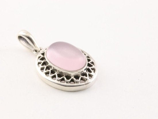 Opengewerkte ovale zilveren hanger met rozenkwarts afbeelding 2