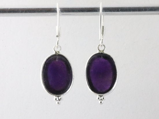 Fijne zilveren oorbellen met amethist afbeelding 3