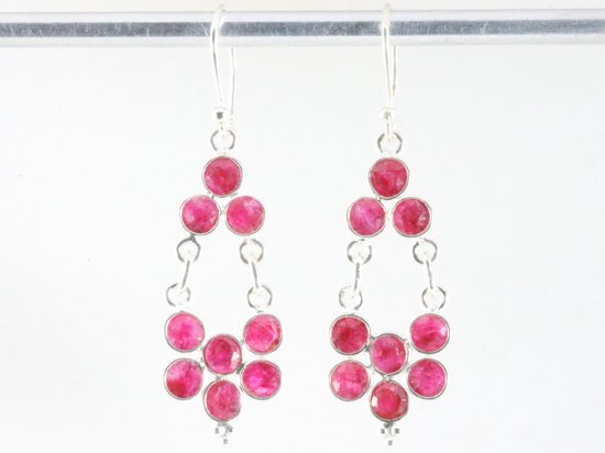 Lange zilveren oorbellen met robijn afbeelding 3