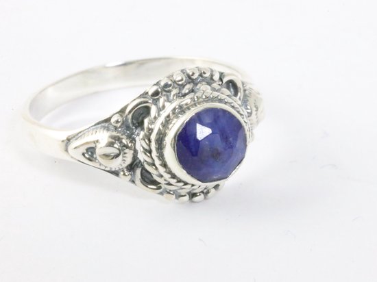 Fijne bewerkte zilveren ring met blauwe saffier afbeelding 1