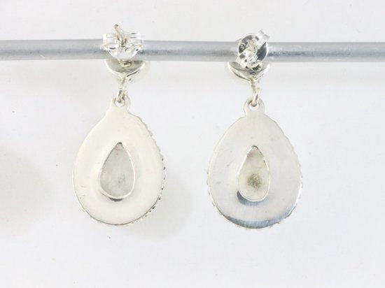 Bewerkte zilveren oorstekers met regenboog maansteen afbeelding 3