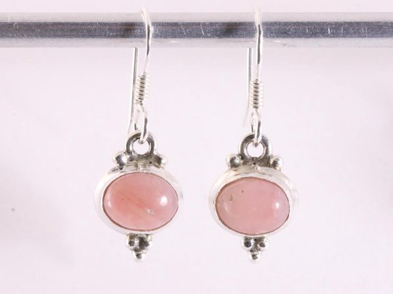 Fijne bewerkte zilveren oorbellen met roze opaal afbeelding 4