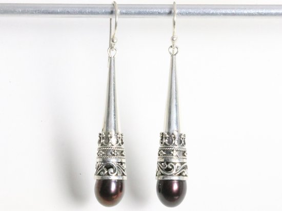 Traditionele bewerkte lange zilveren pegel oorbellen met zwarte parel afbeelding 3
