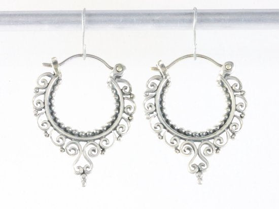 Traditionele fijn bewerkte zilveren oorringen afbeelding 3