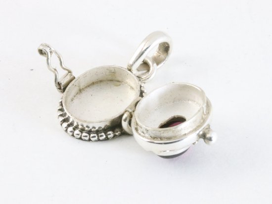 Traditioneel fijn bewerkt zilveren medaillon met granaat afbeelding 5