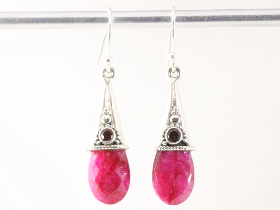 Traditionele bewerkte zilveren oorbellen met robijn en granaat afbeelding 4