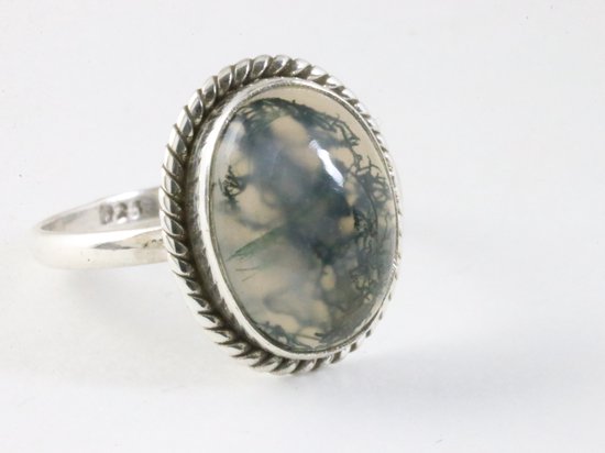 Bewerkte ovale zilveren ring met mosagaat afbeelding 1