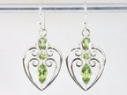 Opengewerkte zilveren oorbellen met peridoot afbeelding 3