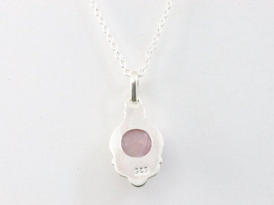 Fijne bewerkte zilveren hanger met roze opaal aan ketting afbeelding 3