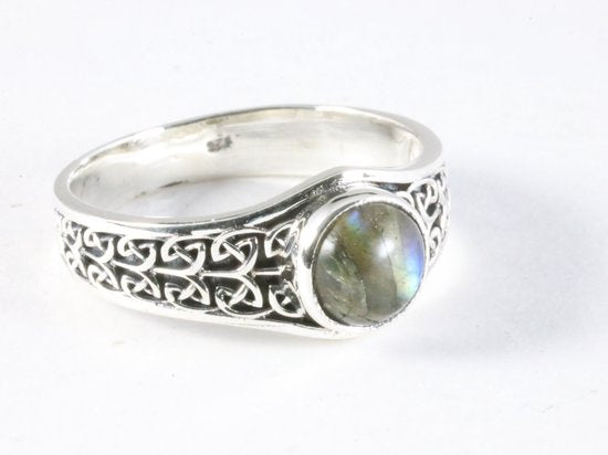 Bewerkte zilveren ring met labradoriet afbeelding 1