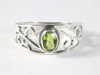 Fijne opengewerkte zilveren ring met peridoot afbeelding 4