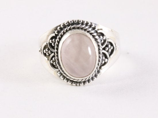 Bewerkte zilveren ring met rozenkwarts afbeelding 4