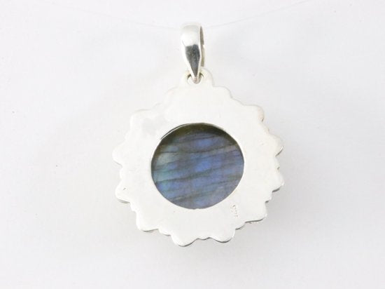 Ronde bewerkte zilveren hanger met labradoriet afbeelding 3