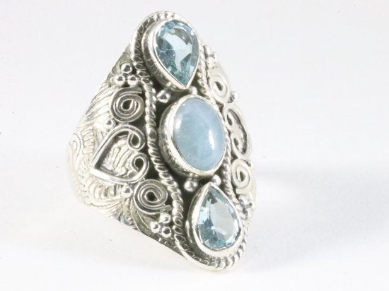 Langwerpige bewerkte zilveren ring met aquamarijn en blauwe topaas afbeelding 1