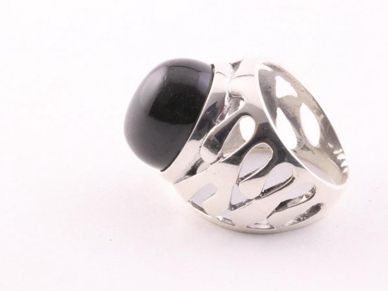 Opengewerkte zilveren ring met onyx afbeelding 3