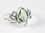 Opengewerkte zilveren lotus bloem ring met groene amethist afbeelding 1