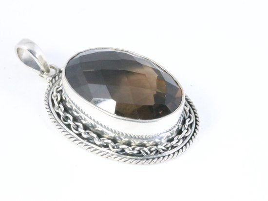 Bewerkte zilveren hanger met grote rookkwarts steen aan ketting afbeelding 2