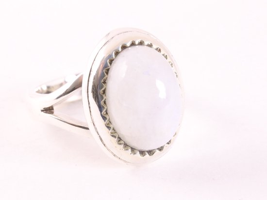 Bewerkte zilveren ring met regenboog maansteen afbeelding 1