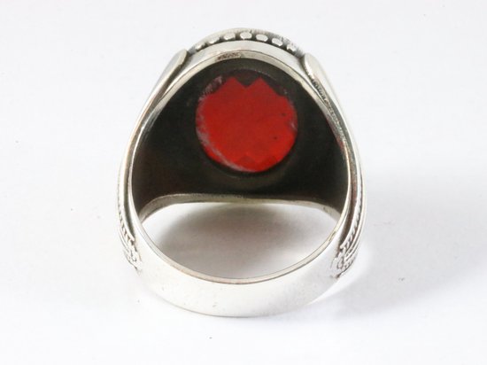 Zware bewerkte zilveren ring met granaat afbeelding 3