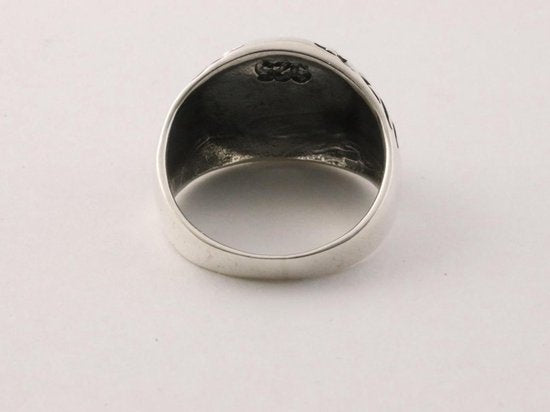 Bewerkte zilveren ring met ohm teken - maat 18.5 afbeelding 2