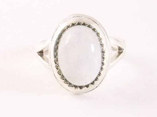 Bewerkte zilveren ring met regenboog maansteen afbeelding 4