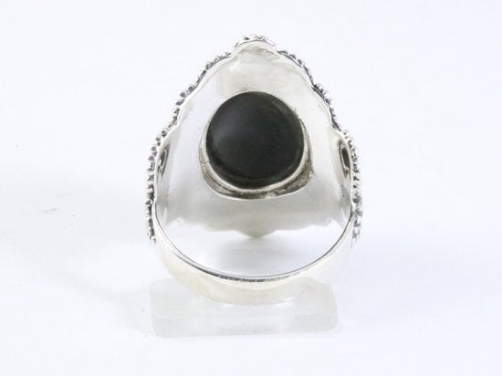 Bewerkte zilveren ring met onyx afbeelding 3