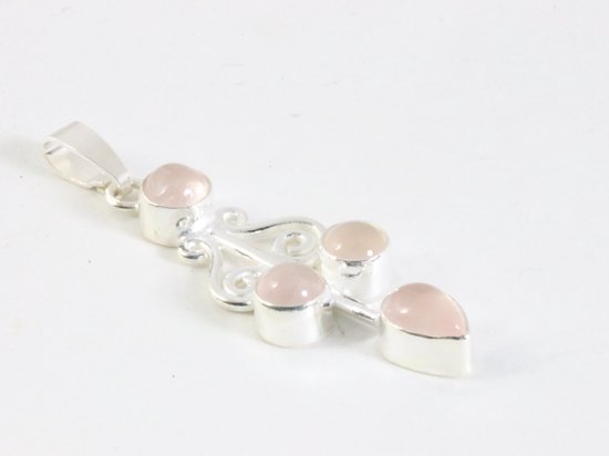 Langwerpige zilveren hanger met rozenkwarts aan ketting afbeelding 2
