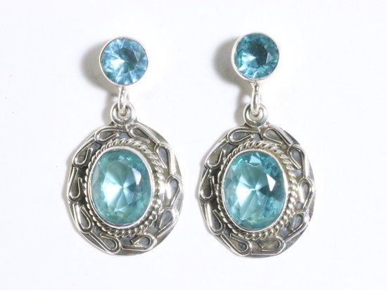 Bewerkte zilveren oorstekers met blauwe topaas afbeelding 1