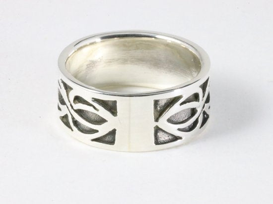 Zware zilveren ring met fantasie gravering afbeelding 3