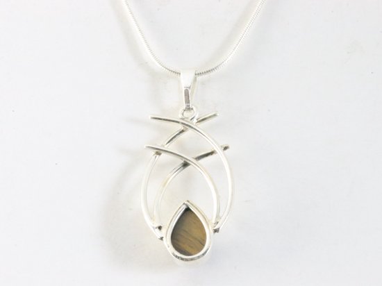Opengewerkte zilveren hanger met tijgeroog aan ketting afbeelding 3