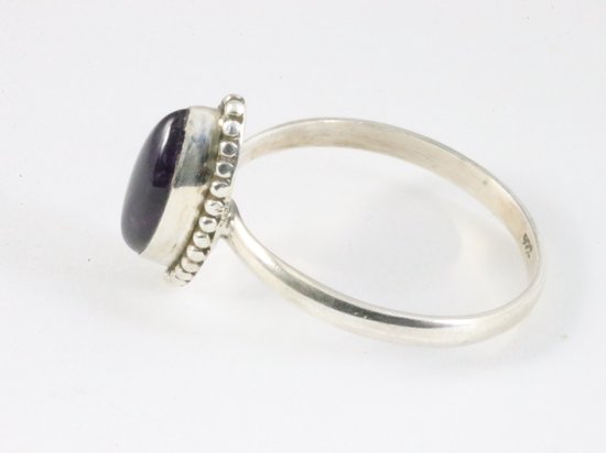 Fijne bewerkte zilveren ring met amethist afbeelding 2