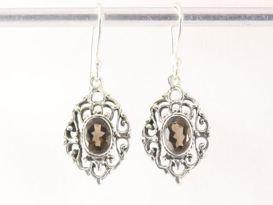 Opengewerkte zilveren oorbellen met rookkwarts afbeelding 4