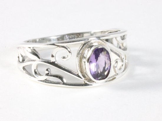 Fijne opengewerkte zilveren ring met amethist afbeelding 1