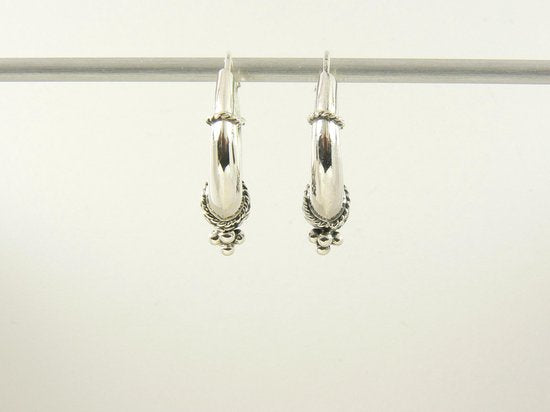 Bewerkte zilveren Bali oorringen afbeelding 2