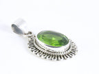 Fijne bewerkte ovale zilveren hanger met peridoot afbeelding 2
