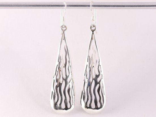 Lange opengewerkte zilveren oorbellen afbeelding 4