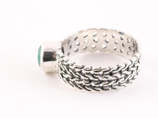 Bewerkte zilveren ring met smaragd afbeelding 2