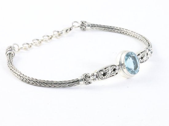 Traditionele bewerkte zilveren snake armband met blauwe topaas afbeelding 2