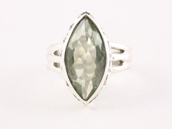 Bewerkte zilveren ring met groene amethist afbeelding 4