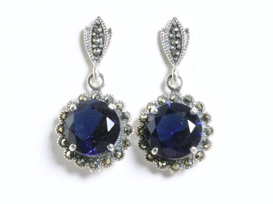 Ronde zilveren oorstekers met blauwe saffier en marcasiet afbeelding 1