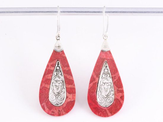 Opengewerkte zilveren oorbellen met rode koraal steen afbeelding 4