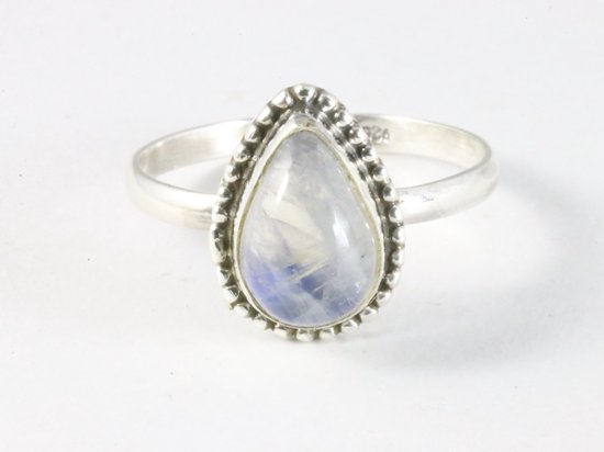 Bewerkte zilveren ring met regenboog maansteen afbeelding 4