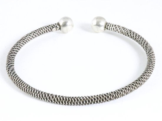 Fijn bewerkte zilveren klemarmband met hoogglans bollen afbeelding 1