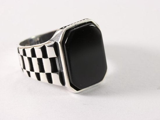 Bewerkte zilveren herenring met onyx afbeelding 1