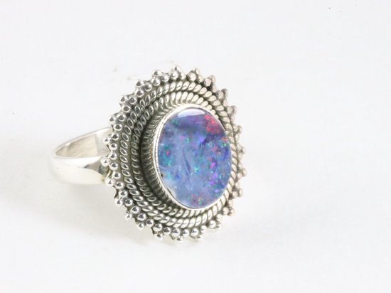 Traditionele bewerkte zilveren ring met Australische doublet opaal afbeelding 1