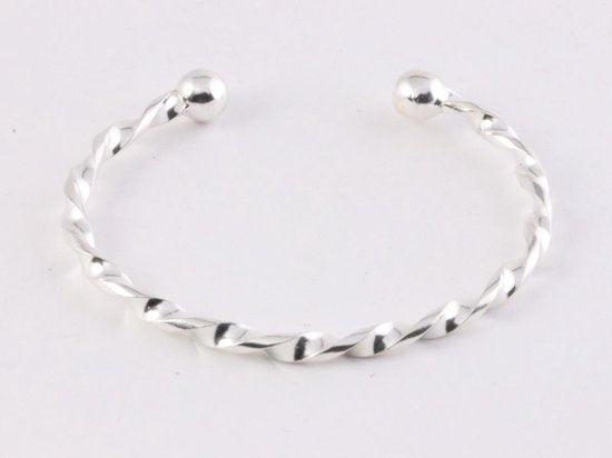 Hoogglans gedraaid zilveren klemarmband afbeelding 1